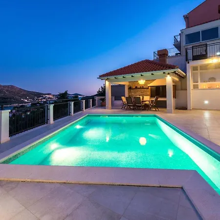Nila - Private Pool And Sea View *